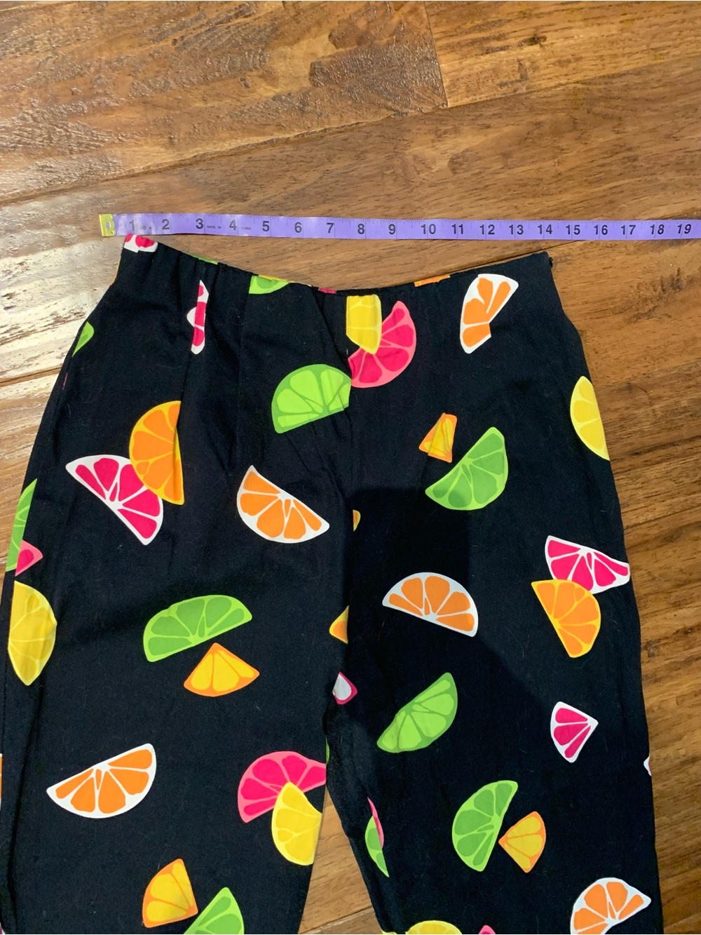 Vintage Briggs New York Black Capris Pants with Neon Citrus Slices - Picture 6 of 10